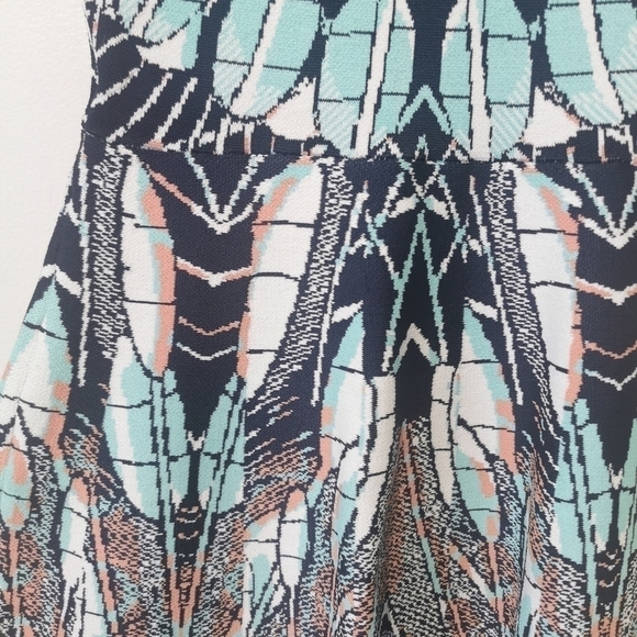 BCBGMAXAZRIA XS/S Wilma feather print exposed lower back - Picture 5 of 12